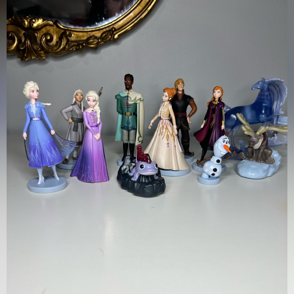 Complete frozen 2 character set